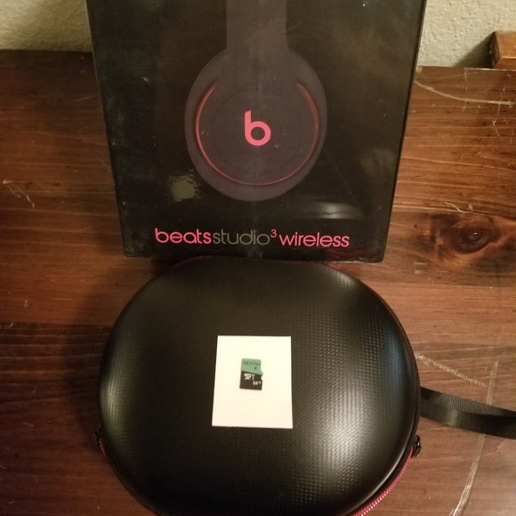 BEATS Studio 3 Wireless/Bluetooth Headphones (floor-model) ((BUNDLE)) - Picture 3 of 11